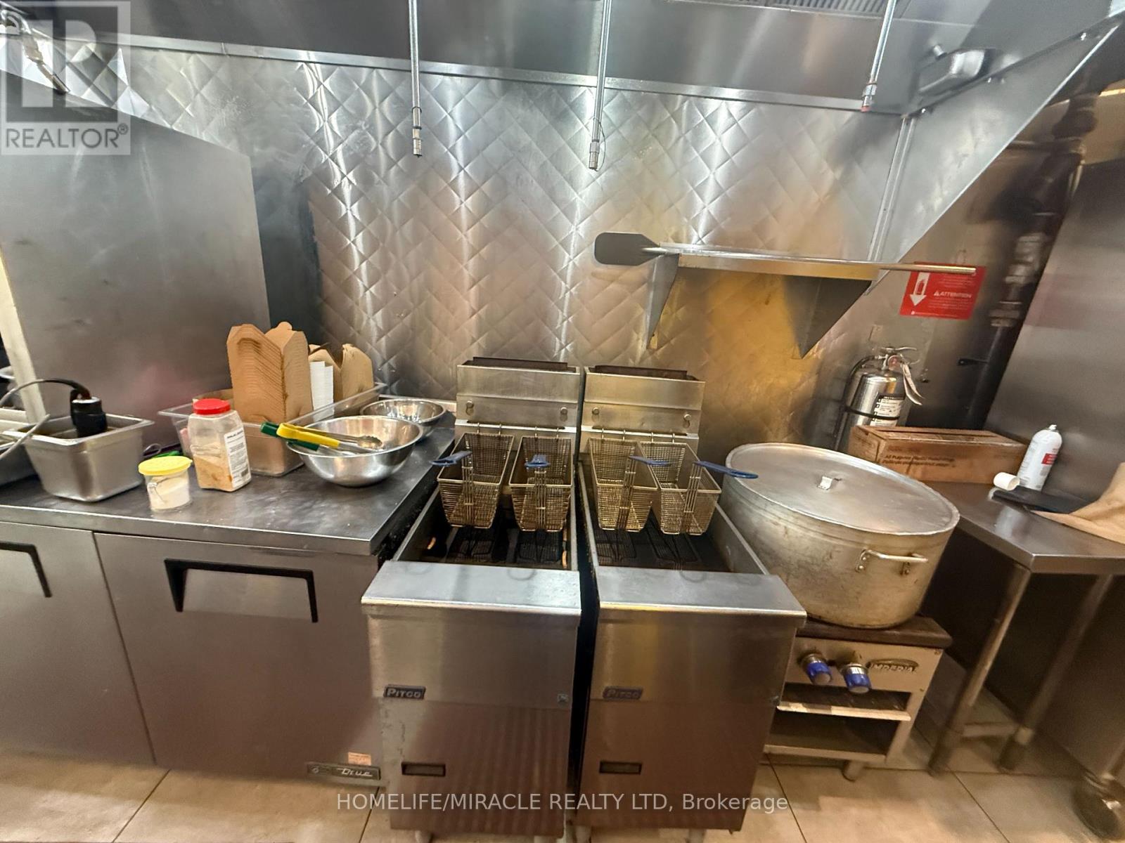 563 Yonge Street, Toronto, Ontario  M4Y 1Z2 - Photo 11 - C12559222