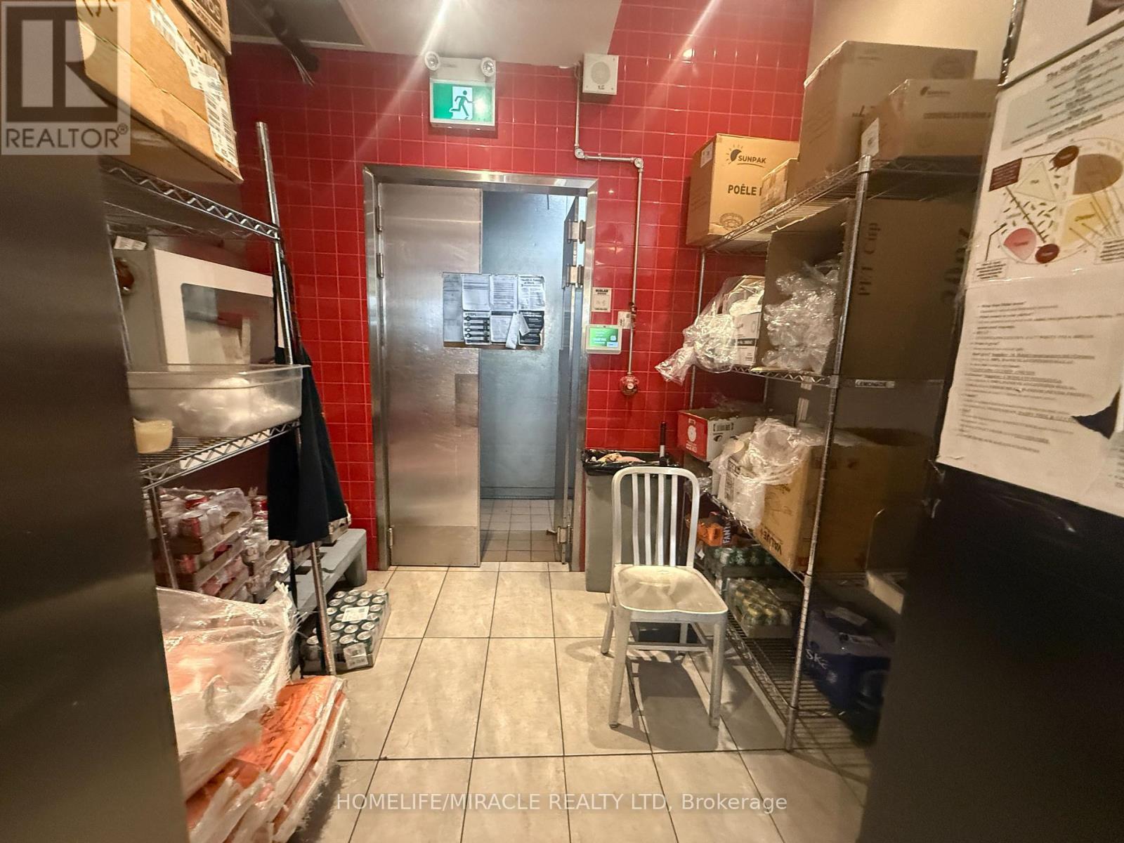 563 Yonge Street, Toronto, Ontario  M4Y 1Z2 - Photo 14 - C12559222