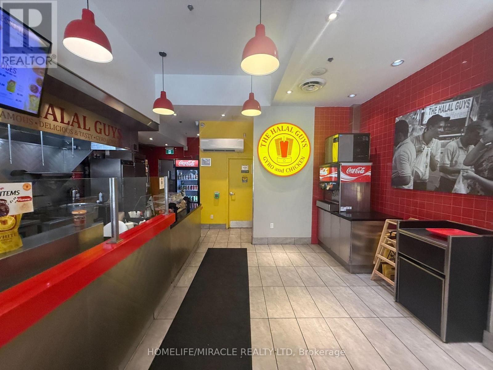 563 Yonge Street, Toronto, Ontario  M4Y 1Z2 - Photo 2 - C12559222