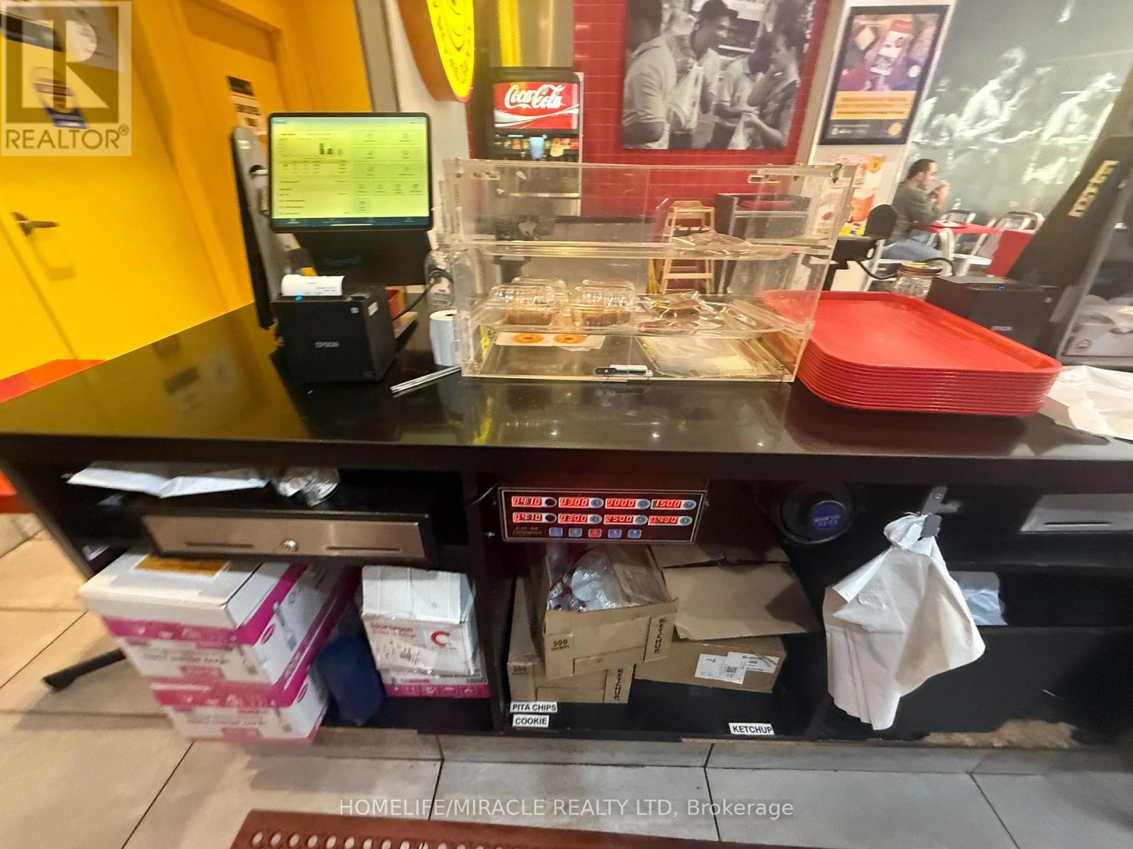 563 Yonge Street, Toronto, Ontario  M4Y 1Z2 - Photo 6 - C12559222