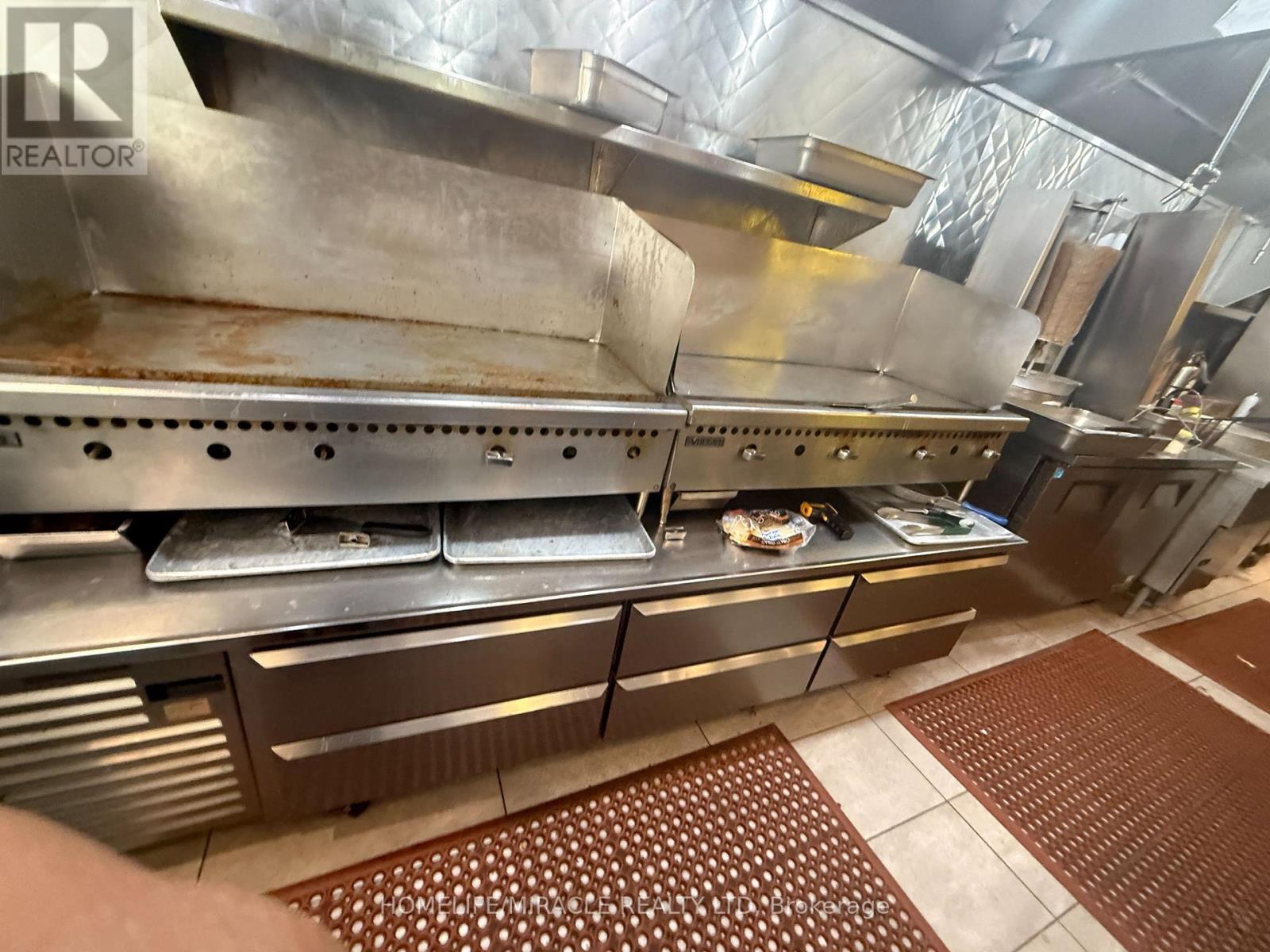 563 Yonge Street, Toronto, Ontario  M4Y 1Z2 - Photo 9 - C12559222