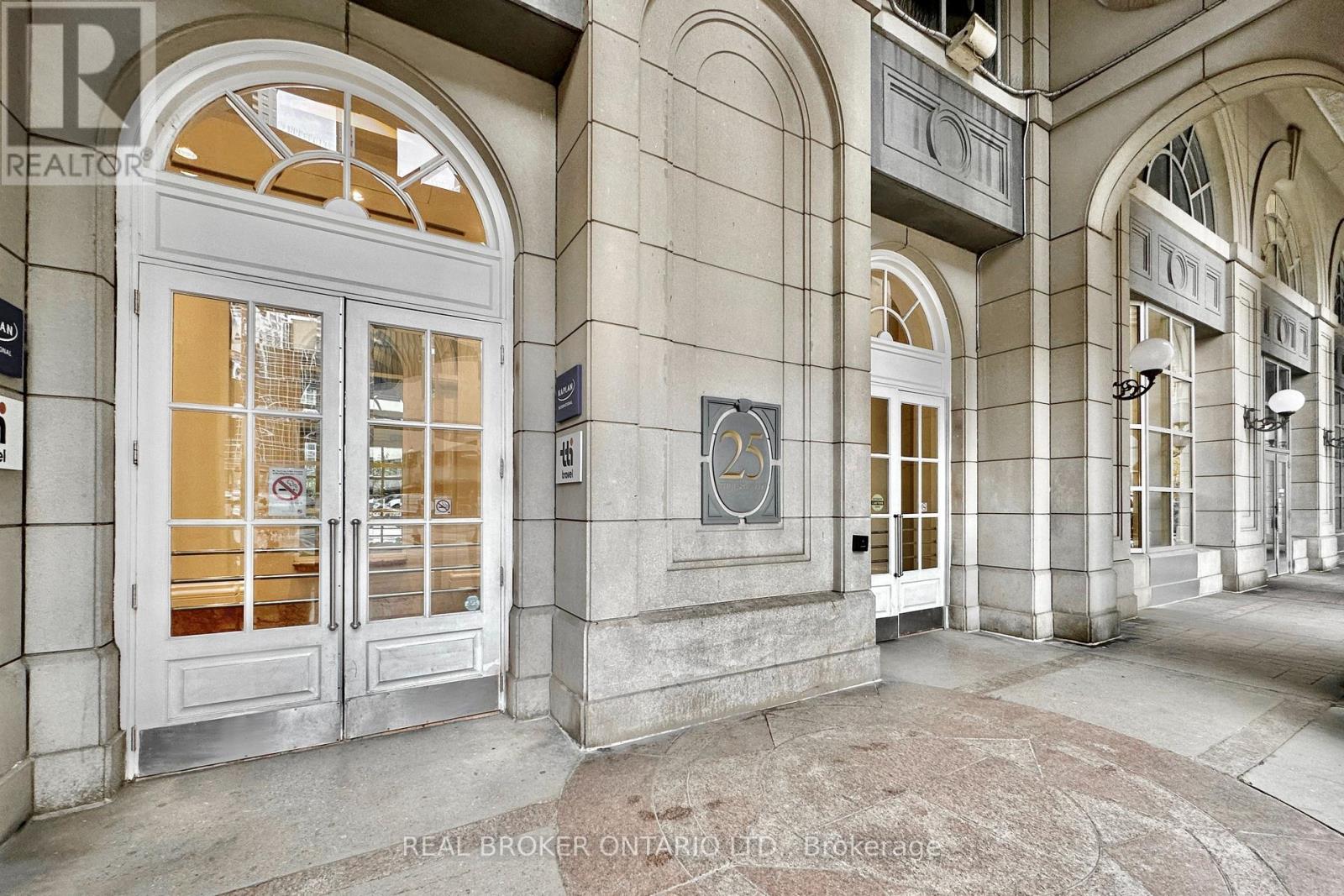 518 - 25 The Esplanade, Toronto, Ontario  M5E 1W5 - Photo 2 - C12559228