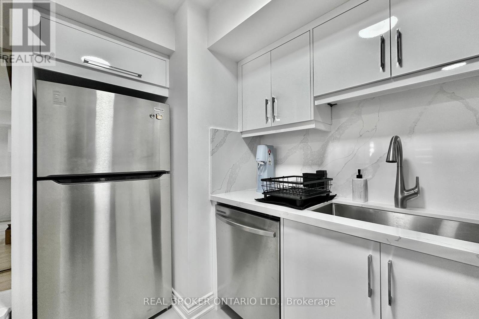 518 - 25 The Esplanade, Toronto, Ontario  M5E 1W5 - Photo 9 - C12559228