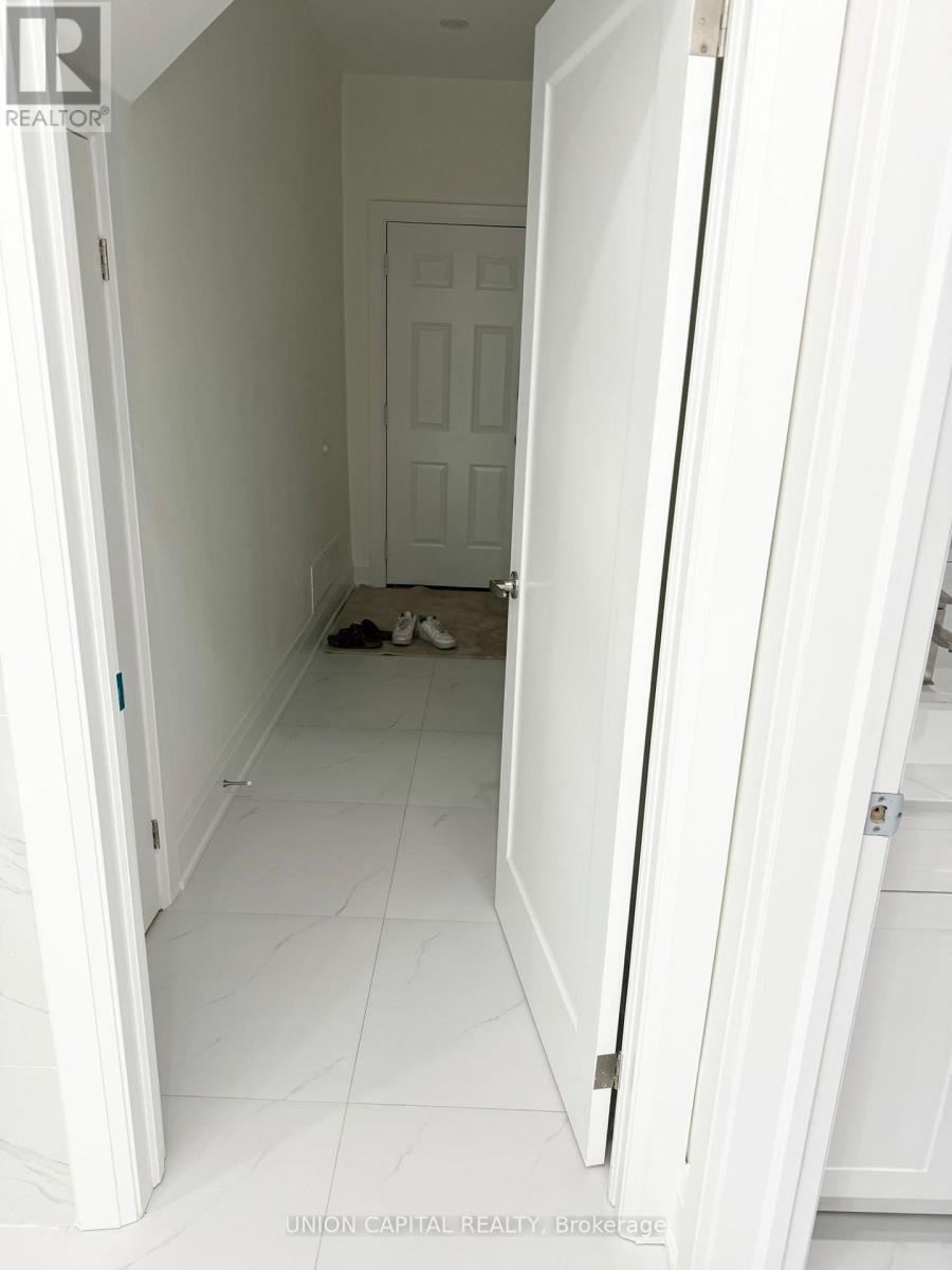 Main - 1087 Gerrard Street E, Toronto, Ontario  M4M 1Z9 - Photo 10 - E12559094