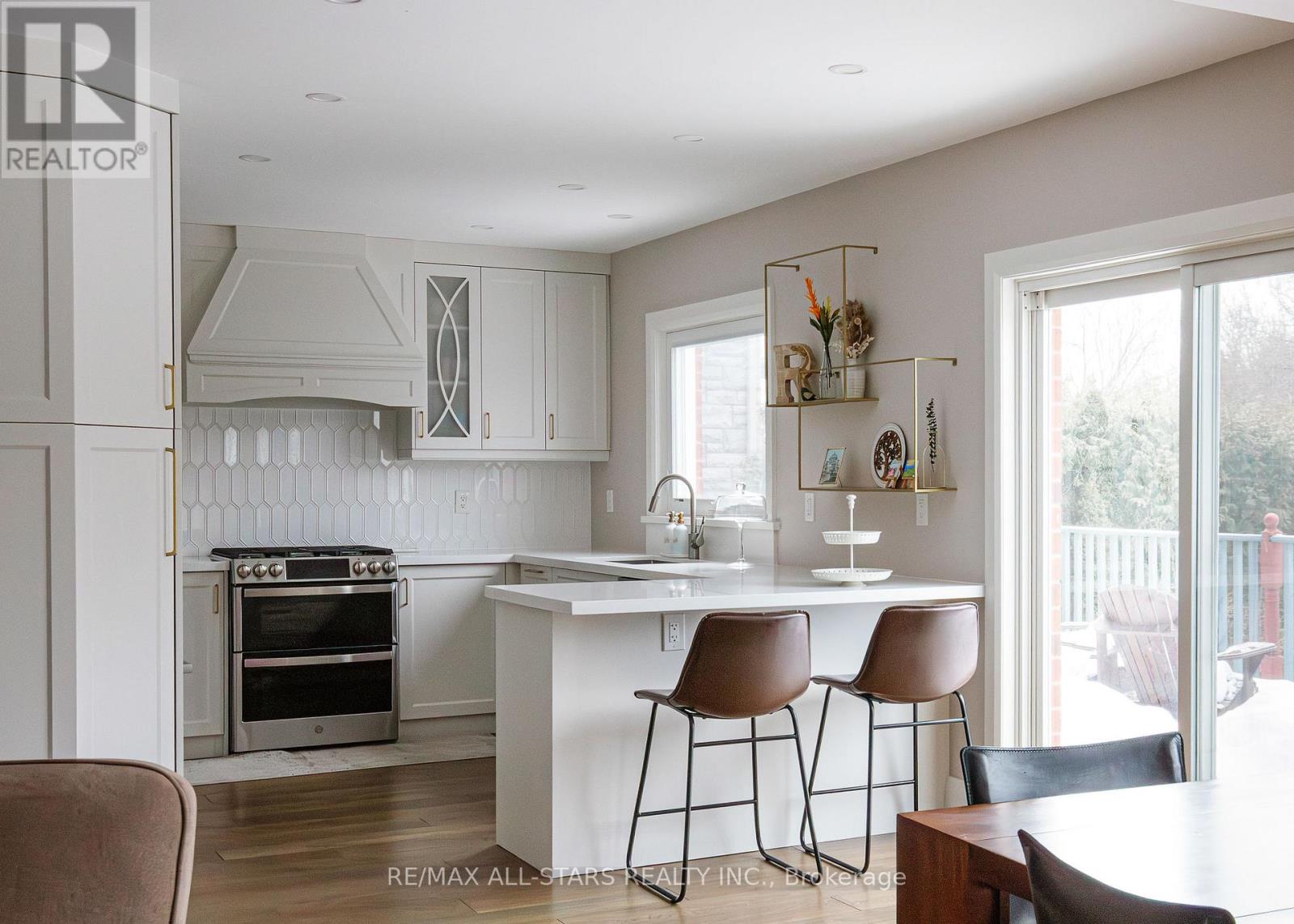 10 Thicketwood Boulevard, Whitchurch-Stouffville, Ontario  L4A 1K1 - Photo 2 - N12559034