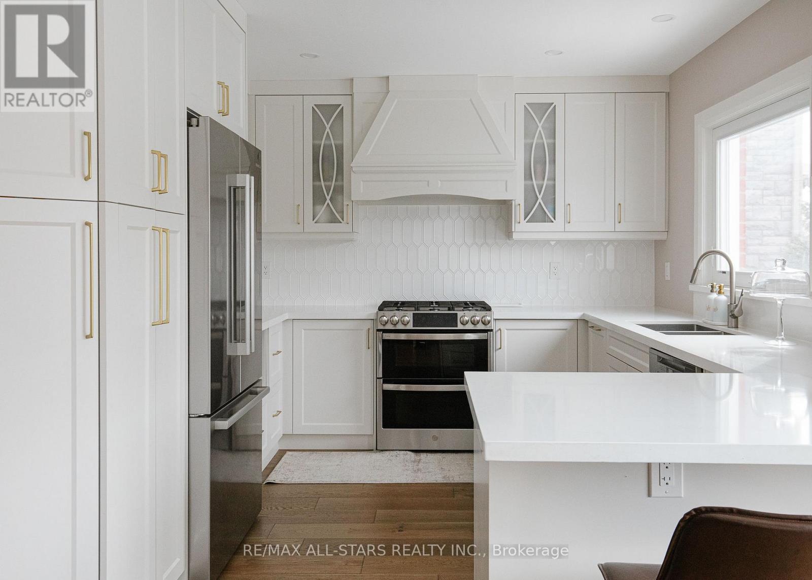 10 Thicketwood Boulevard, Whitchurch-Stouffville, Ontario  L4A 1K1 - Photo 3 - N12559034