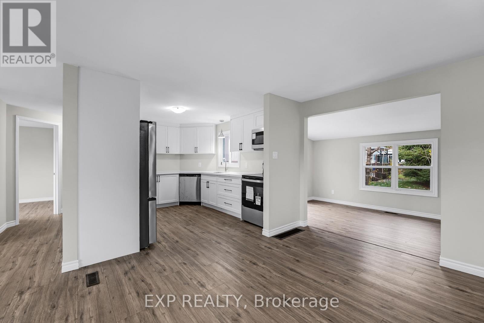 52 Corner Brook Trail, Innisfil, Ontario  L9S 1N6 - Photo 11 - N12559048