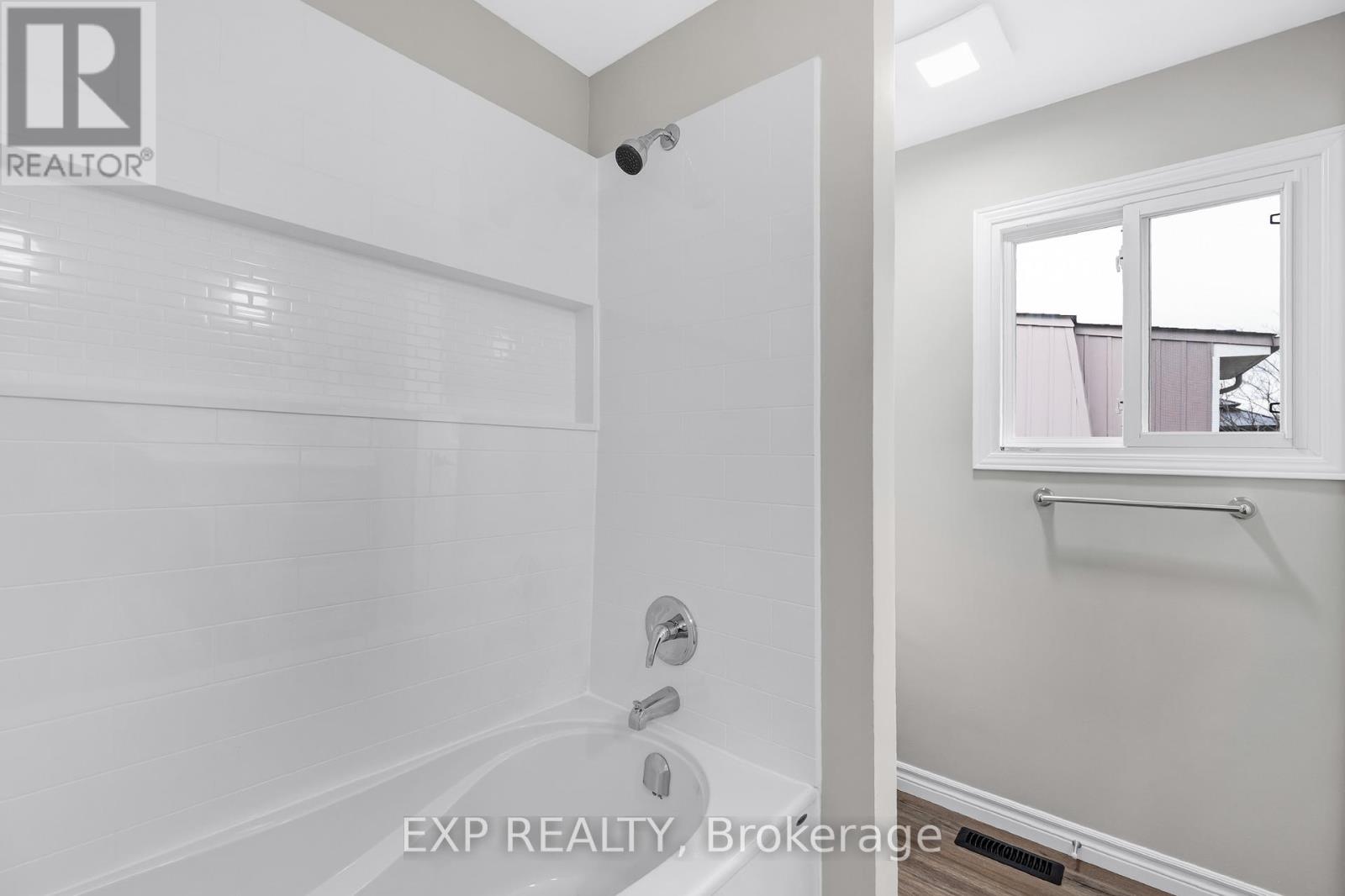 52 Corner Brook Trail, Innisfil, Ontario  L9S 1N6 - Photo 21 - N12559048