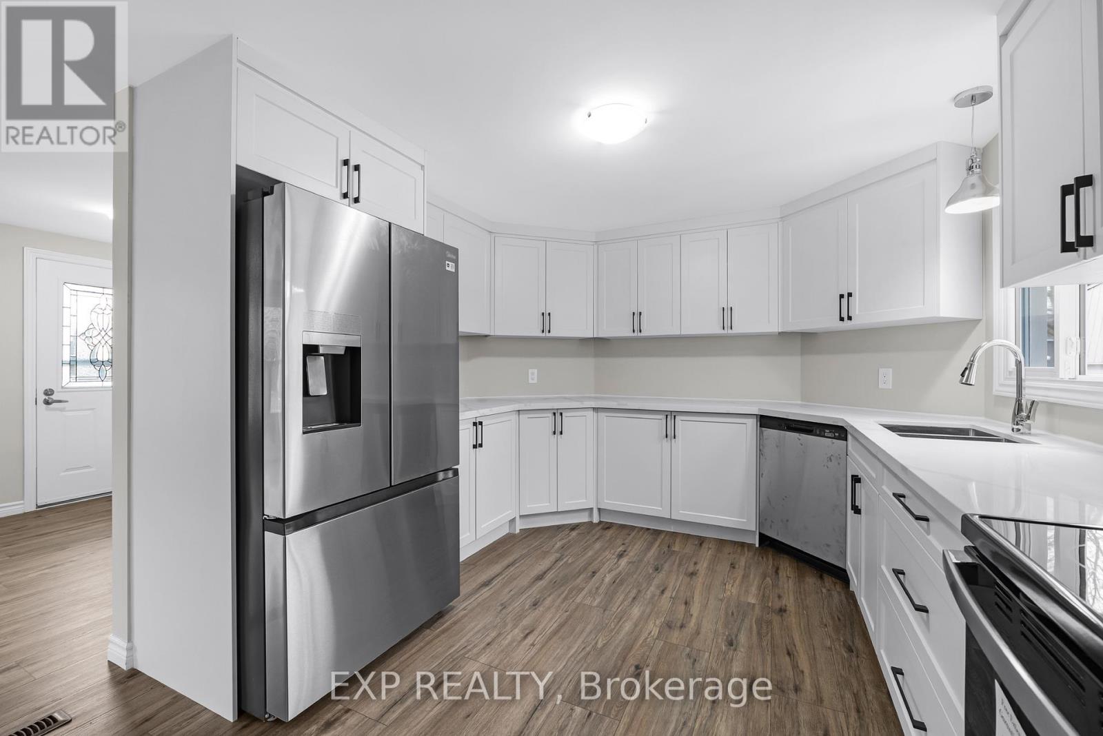 52 Corner Brook Trail, Innisfil, Ontario  L9S 1N6 - Photo 8 - N12559048