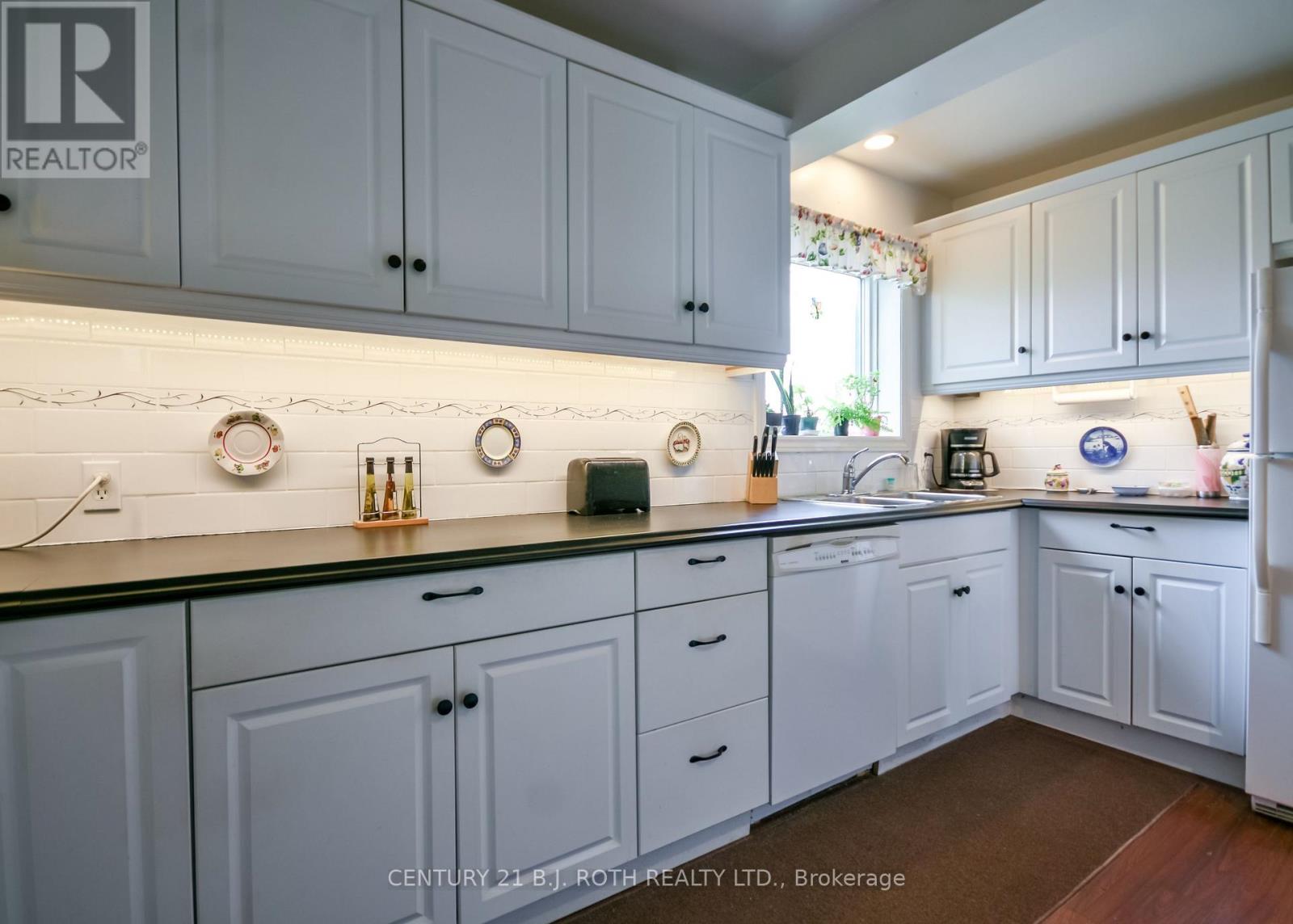 164 Cook Street, Barrie (Codrington), Ontario  L4M 4G9 - Photo 3 - S12559018