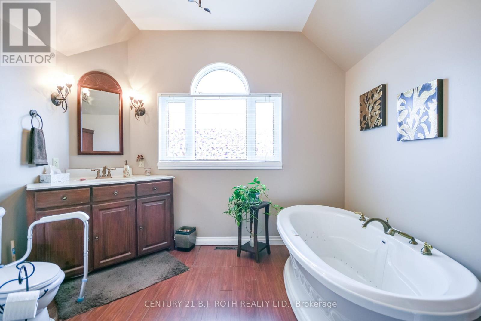 164 Cook Street, Barrie (Codrington), Ontario  L4M 4G9 - Photo 9 - S12559018