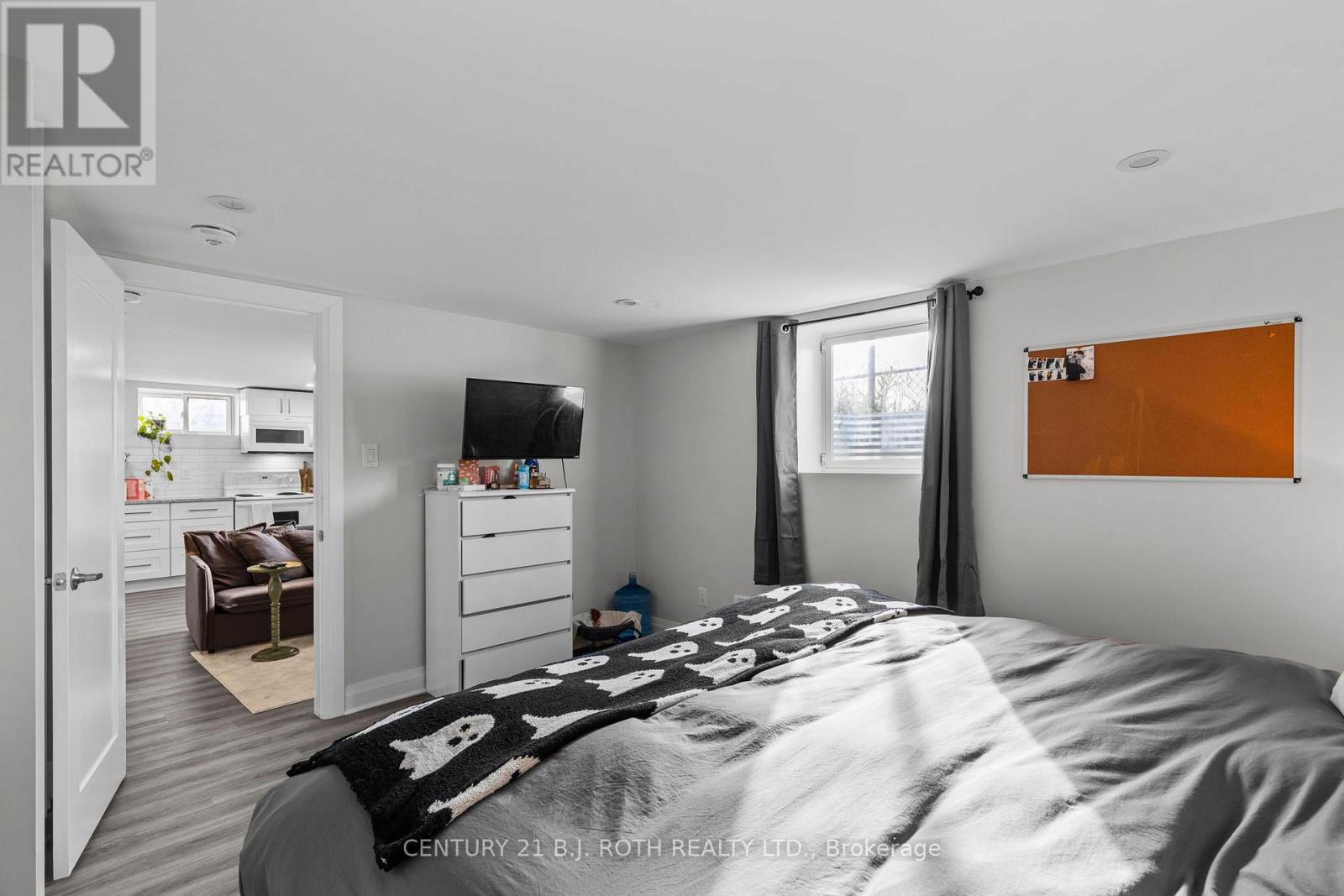 215 Rose Street, Barrie, Ontario  L4M 2T8 - Photo 12 - S12559198