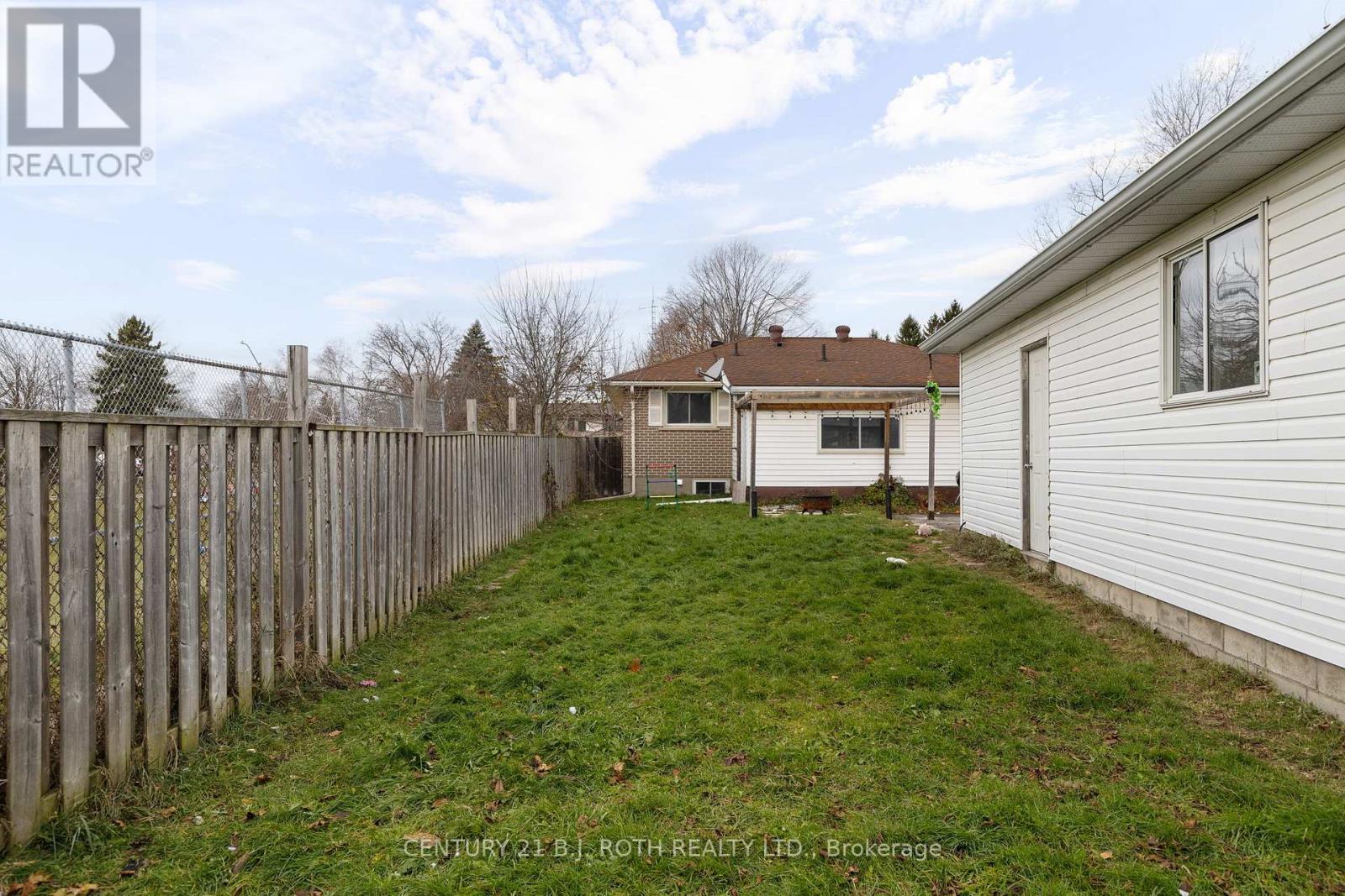 215 Rose Street, Barrie, Ontario  L4M 2T8 - Photo 34 - S12559198