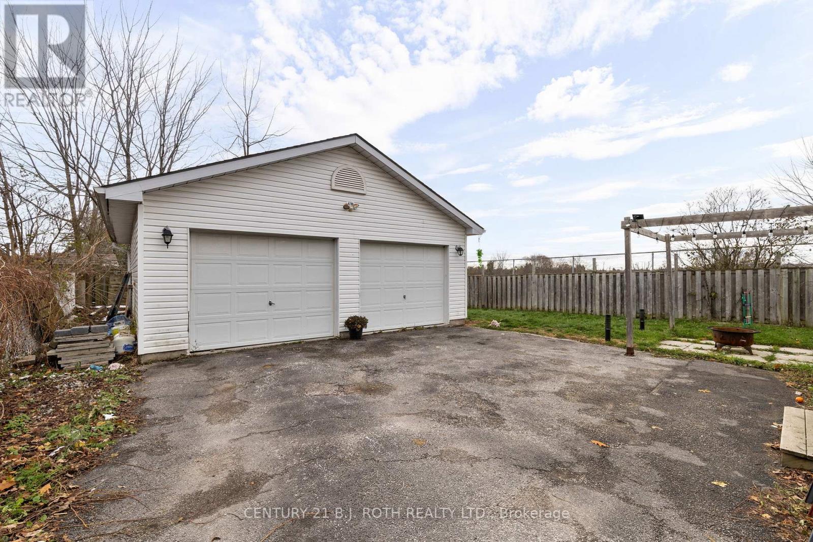 215 Rose Street, Barrie, Ontario  L4M 2T8 - Photo 36 - S12559198