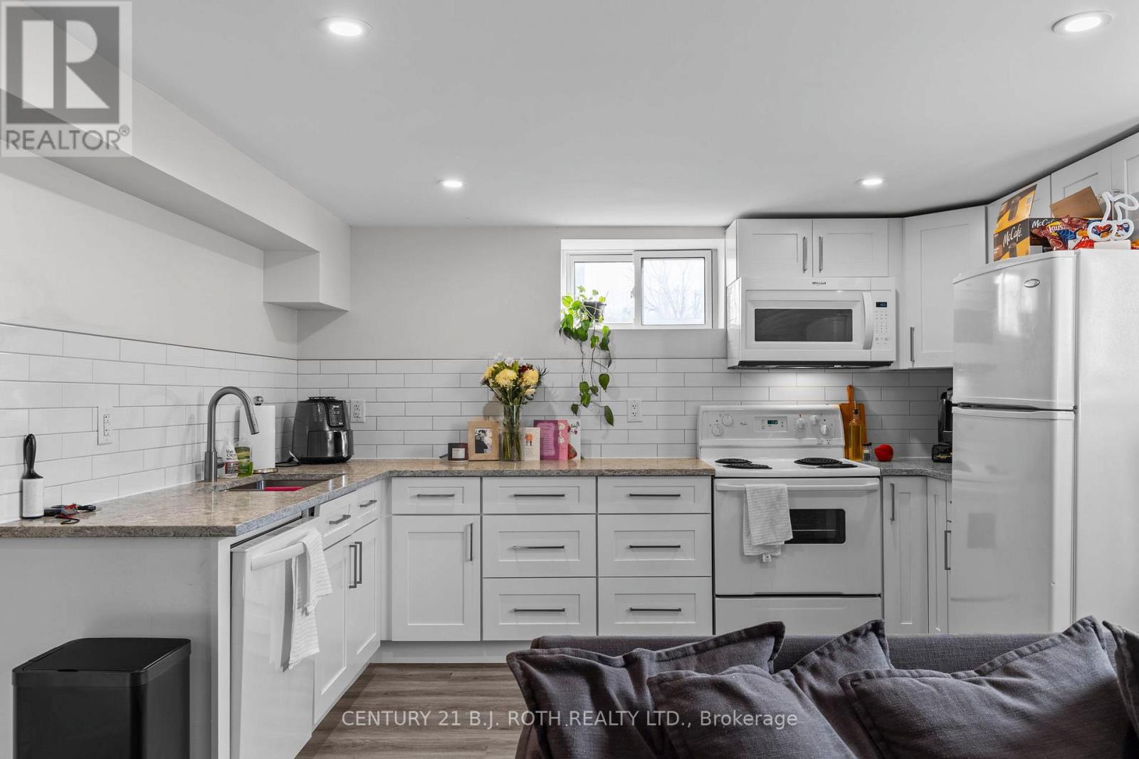 215 Rose Street, Barrie, Ontario  L4M 2T8 - Photo 7 - S12559198