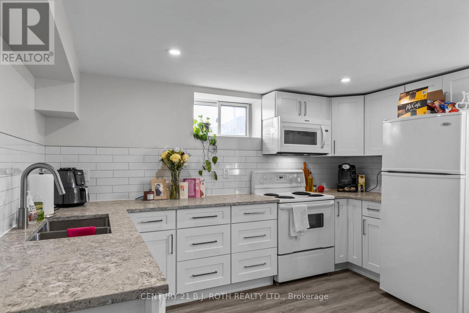 215 Rose Street, Barrie, Ontario  L4M 2T8 - Photo 8 - S12559198