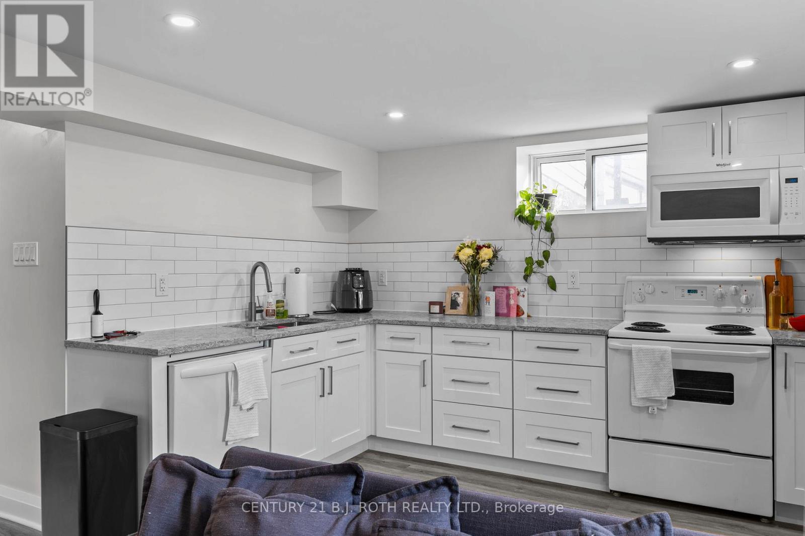 215 Rose Street, Barrie, Ontario  L4M 2T8 - Photo 9 - S12559198