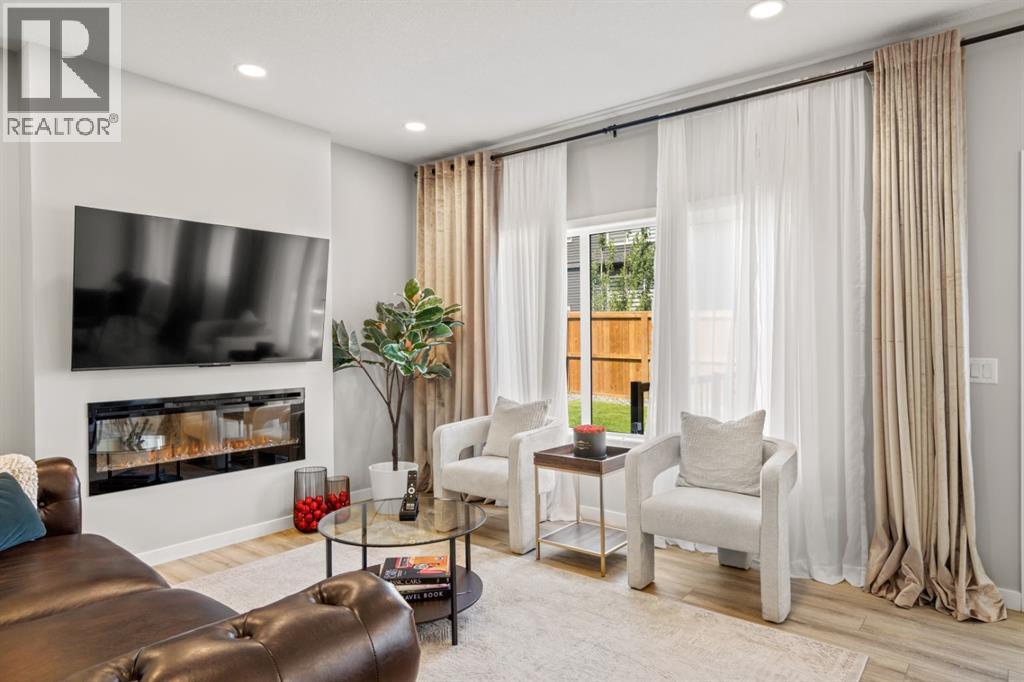 104 Carringsby Manor Nw, Calgary, Alberta  T3P 1T6 - Photo 3 - A2248269