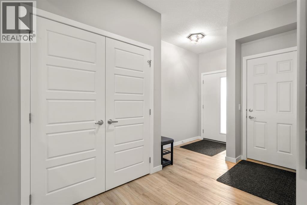 104 Carringsby Manor Nw, Calgary, Alberta  T3P 1T6 - Photo 4 - A2248269