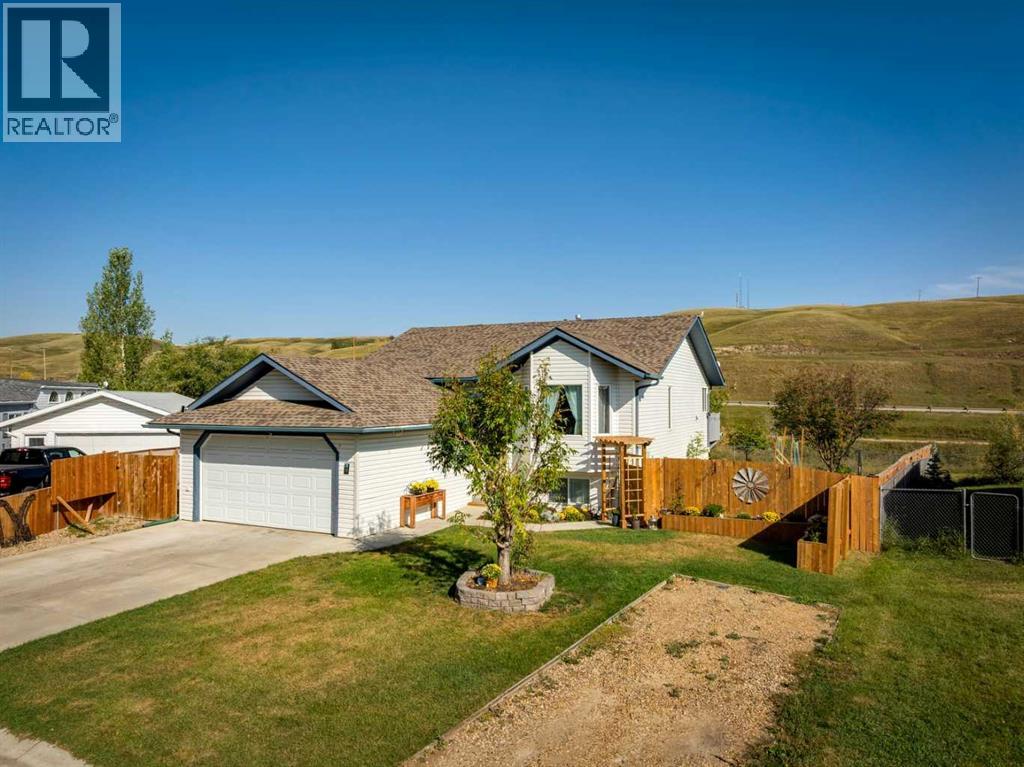 18 Cambridge Drive, Carbon, Alberta  T0M 0L0 - Photo 4 - A2257816