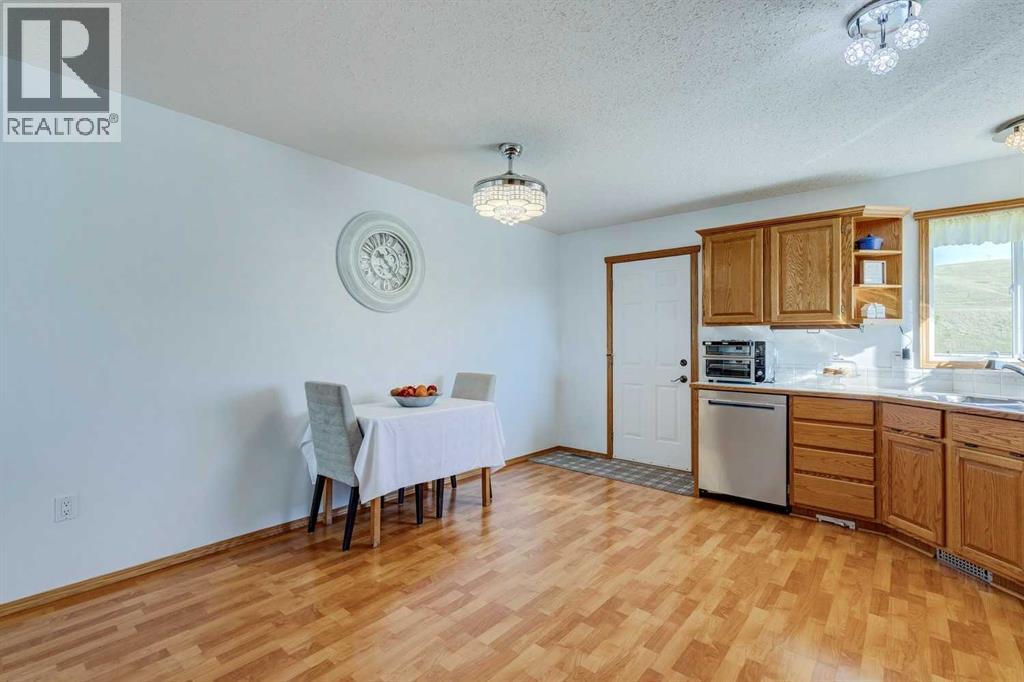 18 Cambridge Drive, Carbon, Alberta  T0M 0L0 - Photo 14 - A2257816