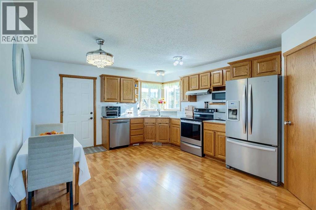 18 Cambridge Drive, Carbon, Alberta  T0M 0L0 - Photo 10 - A2257816