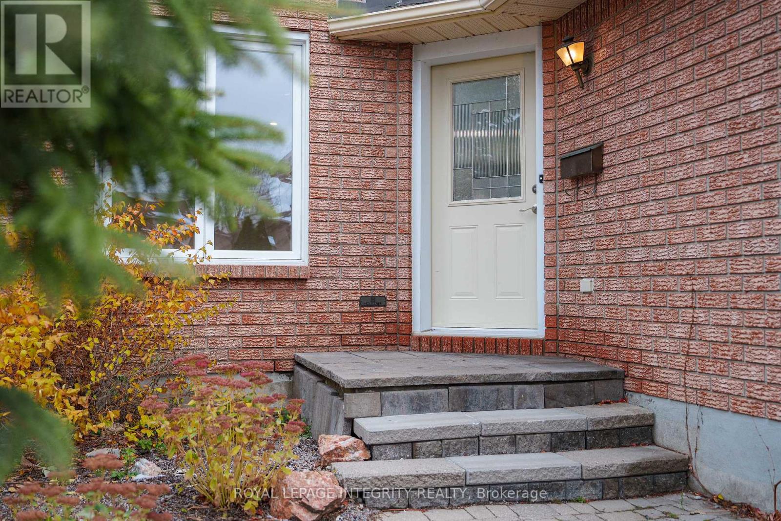 234 Walden Drive, Ottawa, Ontario  K2K 2M3 - Photo 4 - X12559312