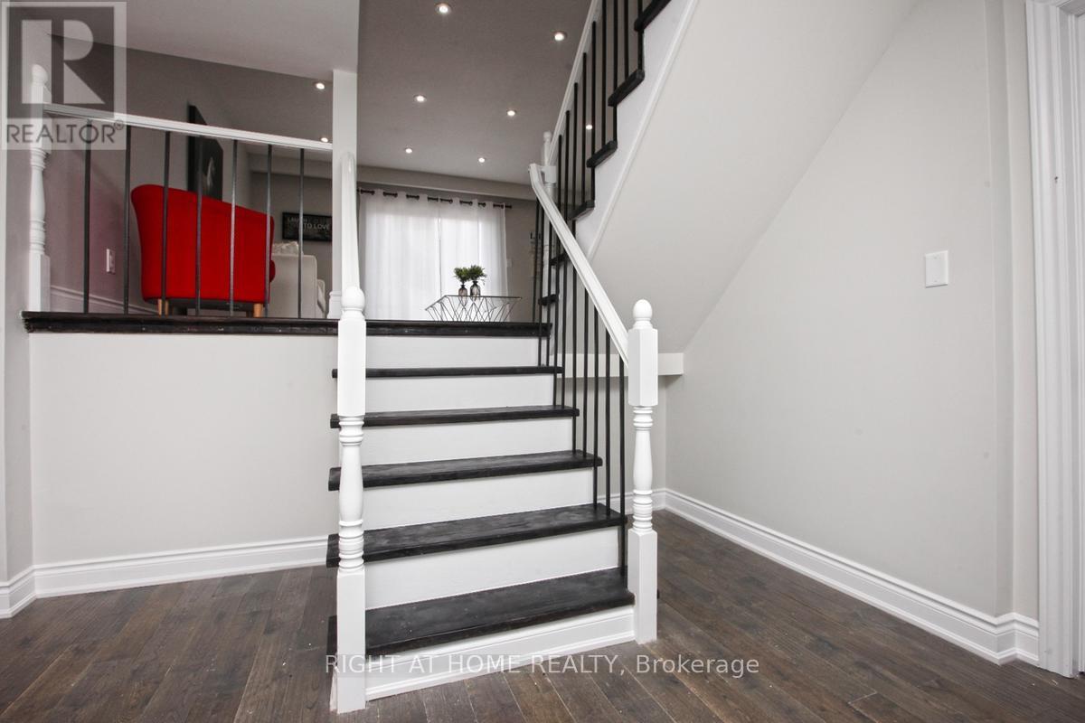 96 Simmons Boulevard, Brampton, Ontario  L6V 3V6 - Photo 4 - W12559016