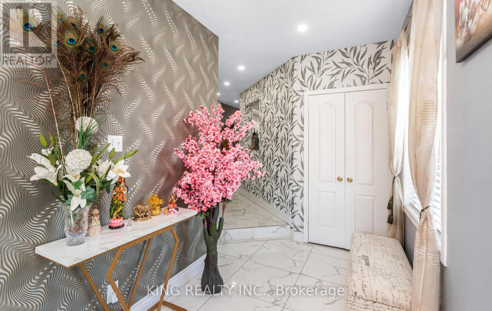 161 Tiller Trail, Brampton, Ontario  L6X 4S9 - Photo 7 - W12559208