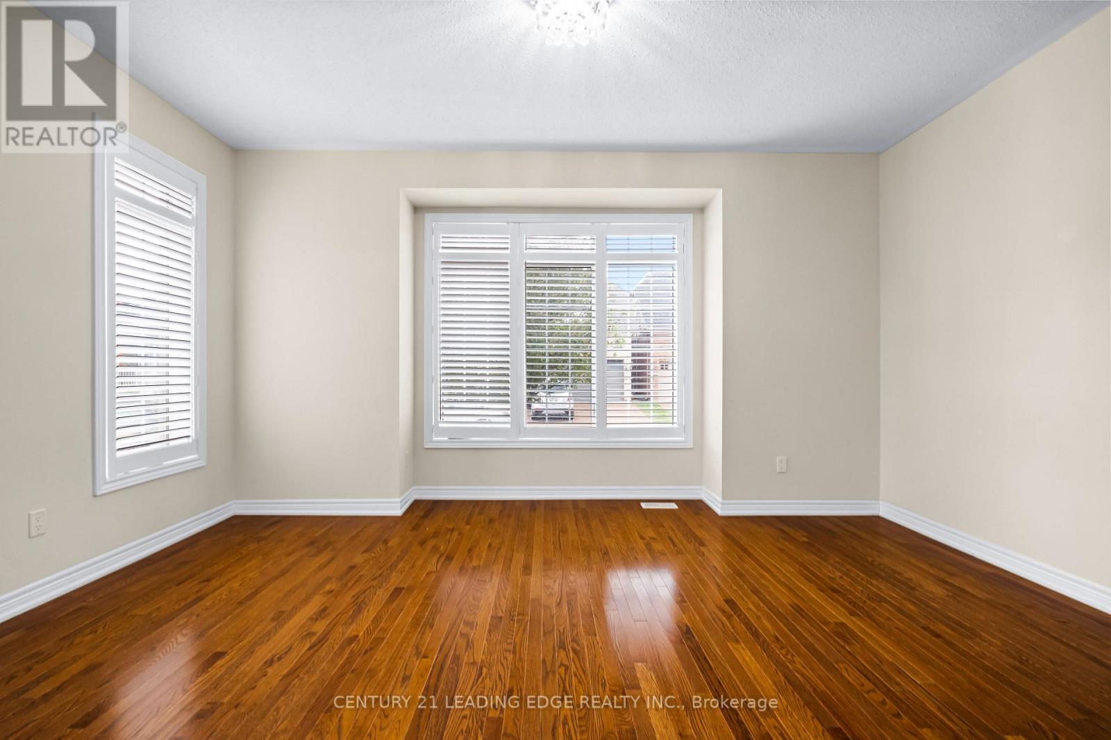 35 Lobelia Street, Brampton, Ontario  L6R 3Z6 - Photo 4 - W12559214