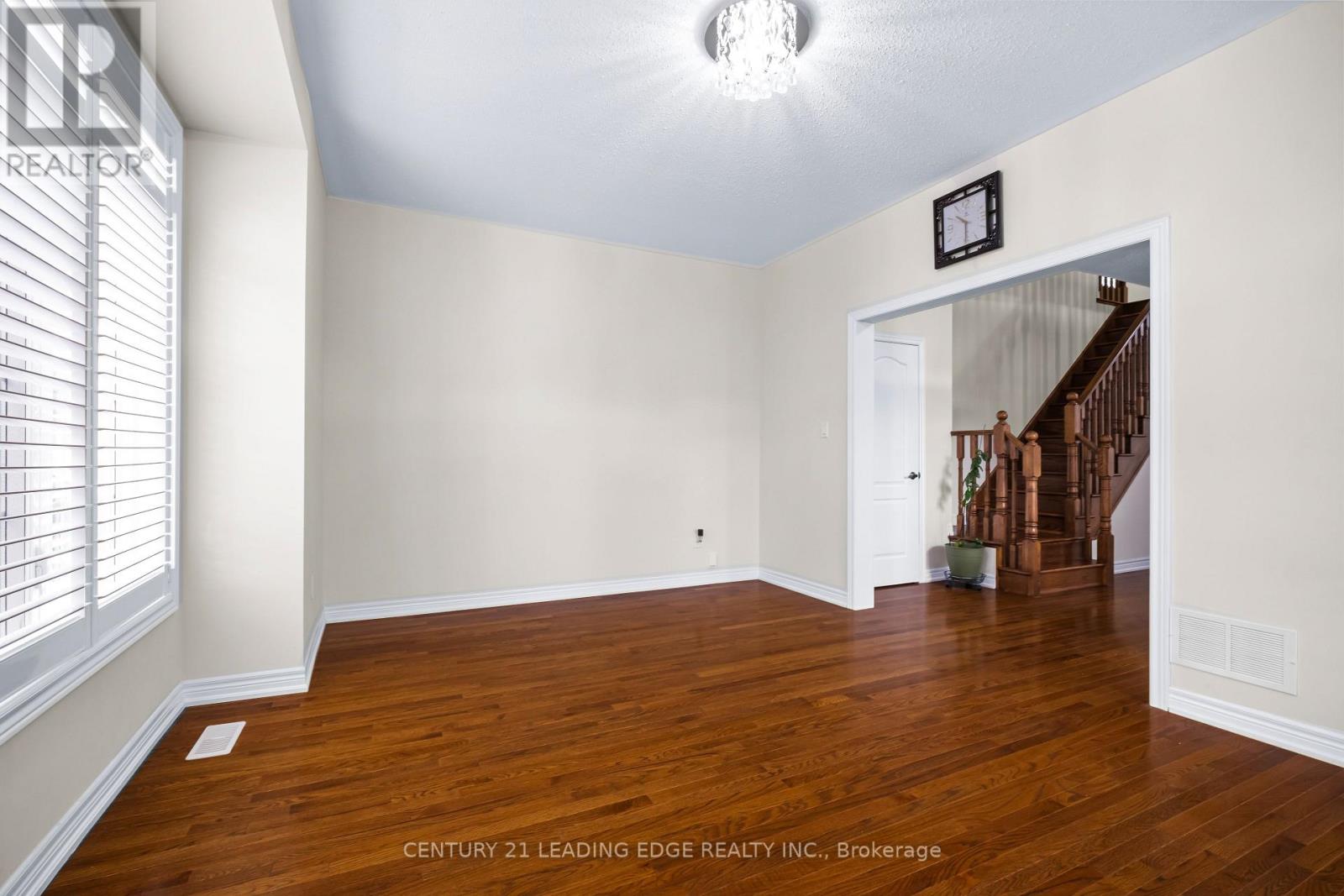 35 Lobelia Street, Brampton, Ontario  L6R 3Z6 - Photo 5 - W12559214