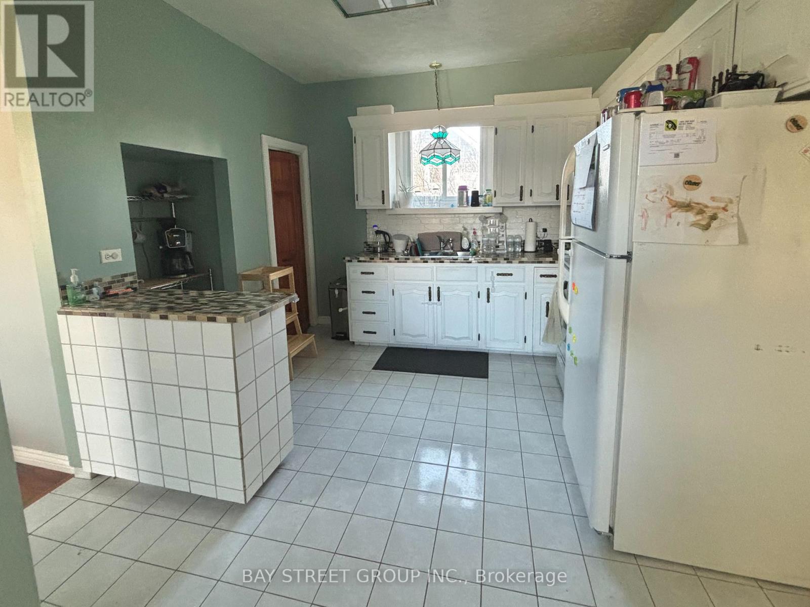 236 Beaver Street, Thorold, Ontario  L2V 1C1 - Photo 4 - X12525686