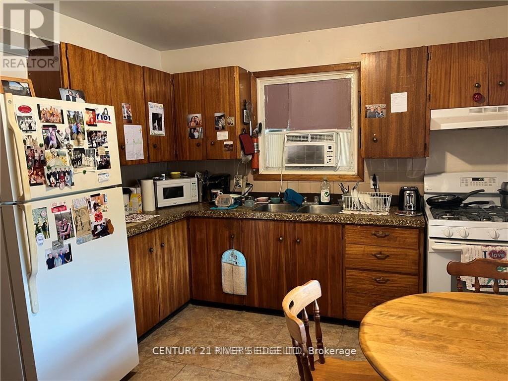 300 Victor Road, Prescott, Ontario  K0E 1T0 - Photo 2 - X12559288