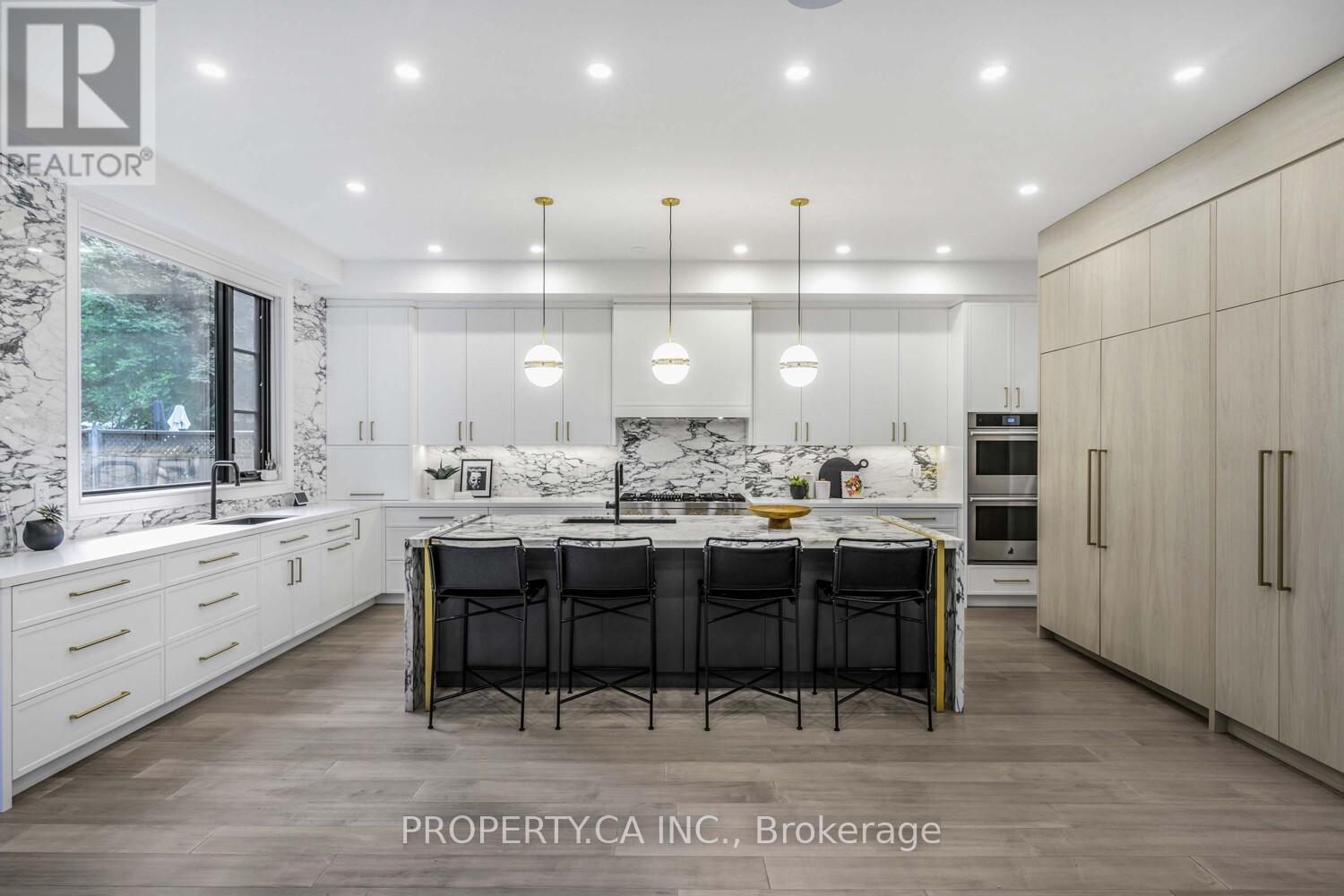 8 MANOR HAVEN ROAD, Toronto, Ontario