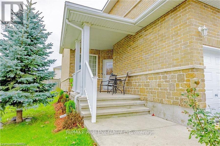 1381 Crossfield Avenue, Kingston, Ontario  K7P 0E7 - Photo 2 - X12559022