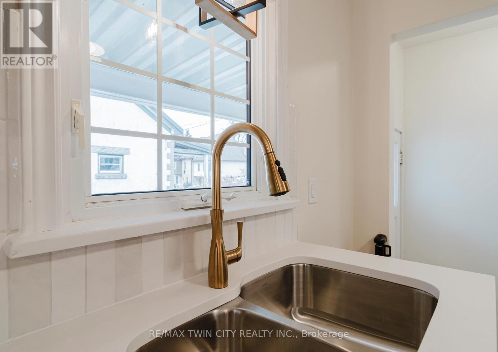 376 Peel Street, Wilmot, Ontario  N3A 1E5 - Photo 8 - X12559152