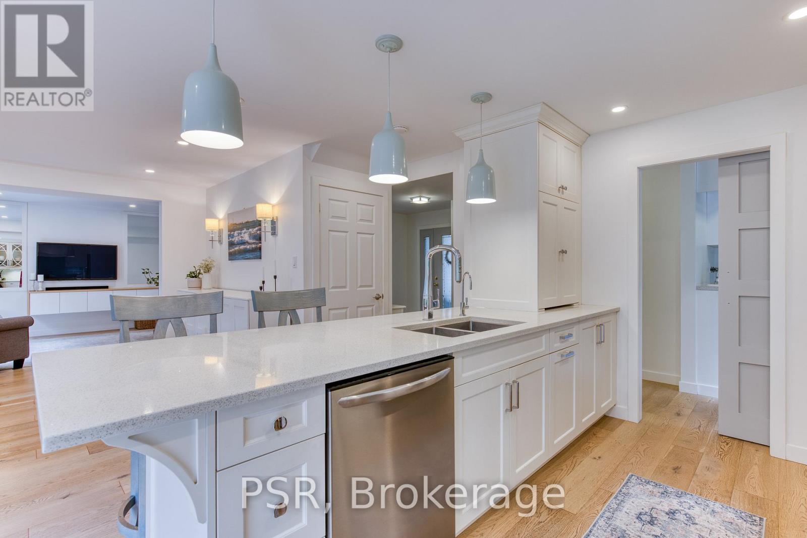 39 Hughson Street, North Dumfries, Ontario  N0B 1L0 - Photo 20 - X12559158