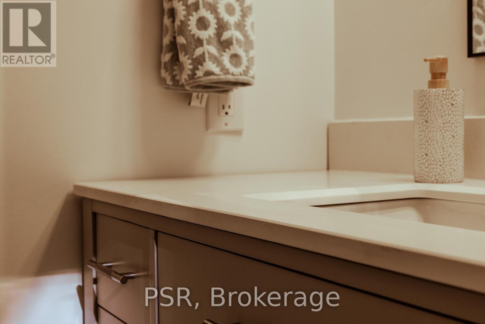 39 Hughson Street, North Dumfries, Ontario  N0B 1L0 - Photo 44 - X12559158