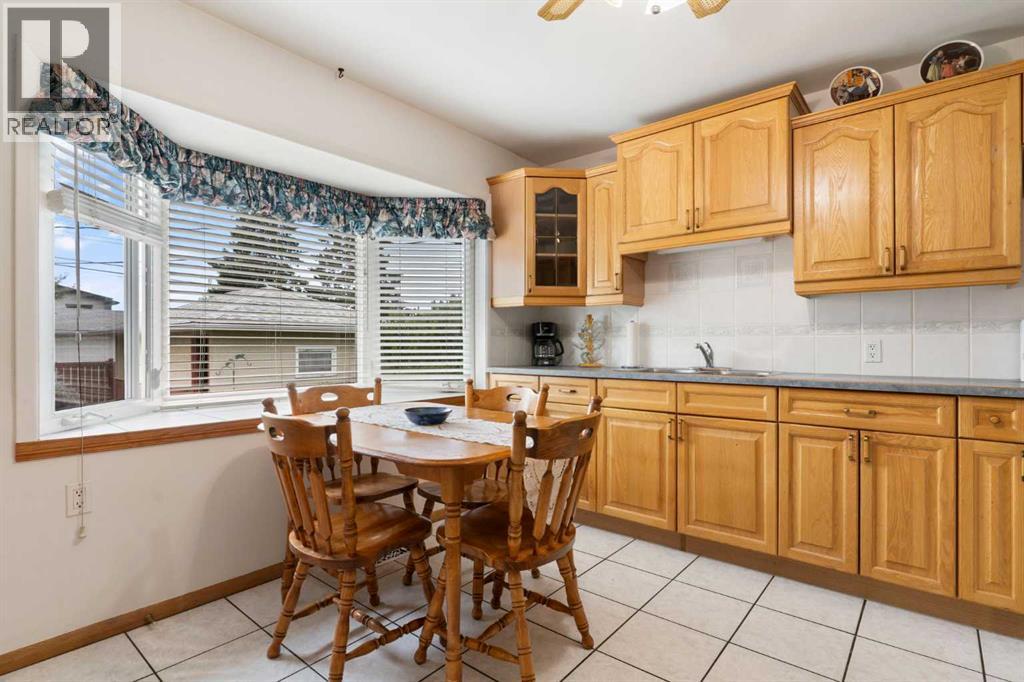 16 Chatham Drive Nw, Calgary, Alberta  T2L 0Z5 - Photo 8 - A2250264