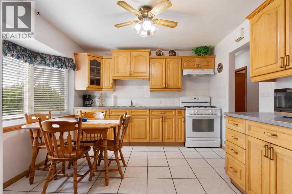 16 Chatham Drive Nw, Calgary, Alberta  T2L 0Z5 - Photo 7 - A2250264