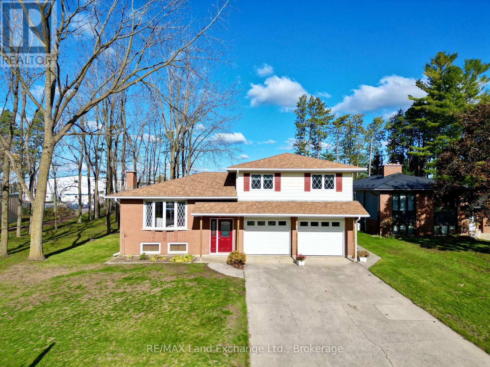 677 Devonshire Road, Saugeen Shores, Ontario  N0H 2C3 - Photo 1 - X12559242