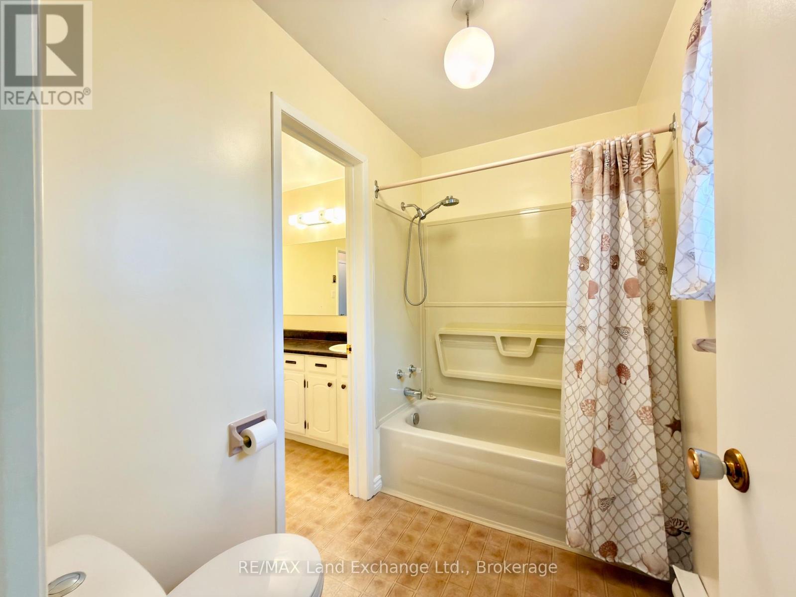 677 Devonshire Road, Saugeen Shores, Ontario  N0H 2C3 - Photo 10 - X12559242