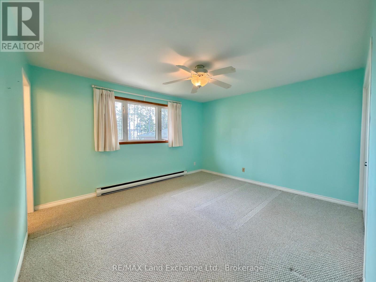 677 Devonshire Road, Saugeen Shores, Ontario  N0H 2C3 - Photo 11 - X12559242