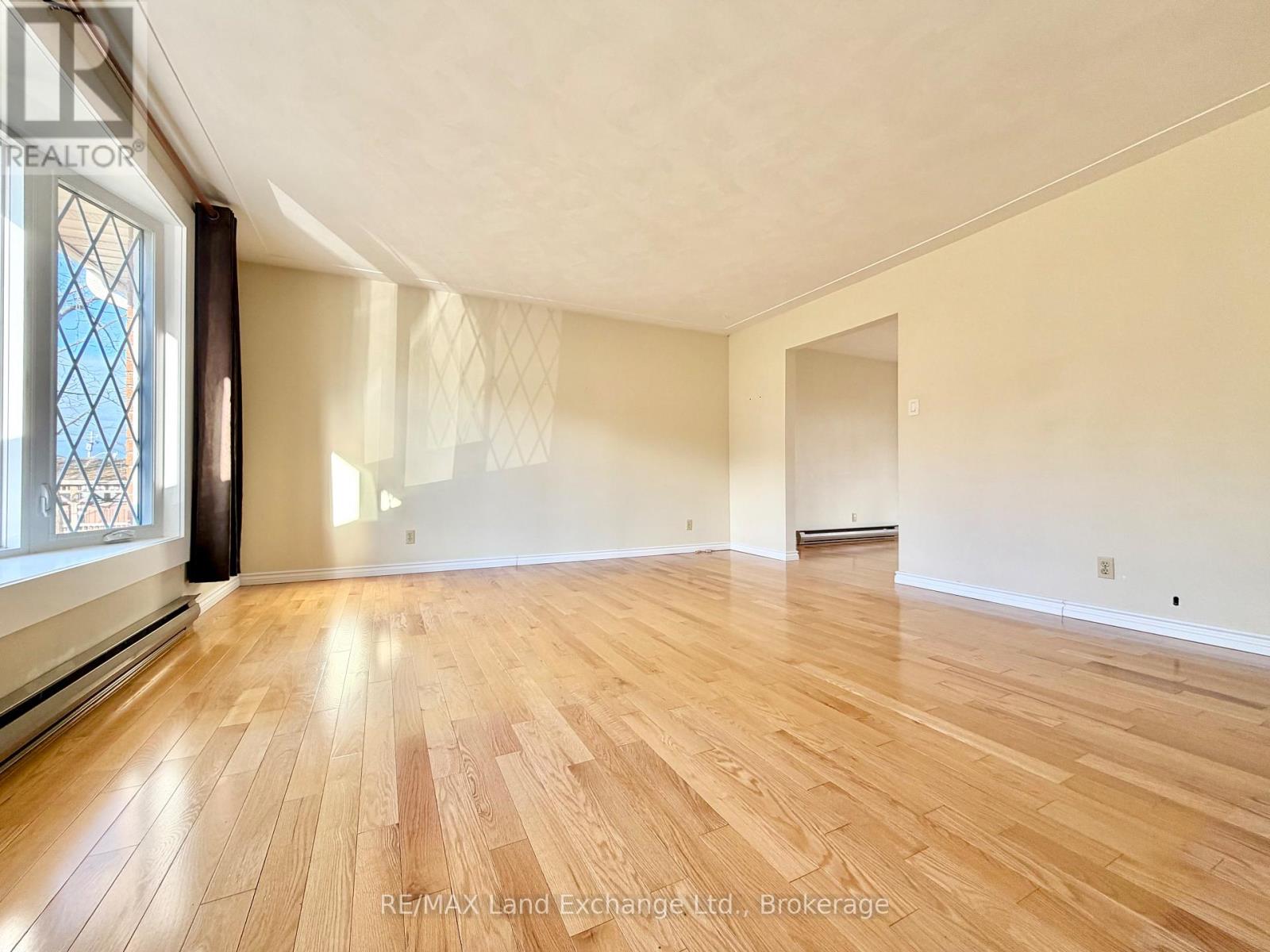 677 Devonshire Road, Saugeen Shores, Ontario  N0H 2C3 - Photo 3 - X12559242