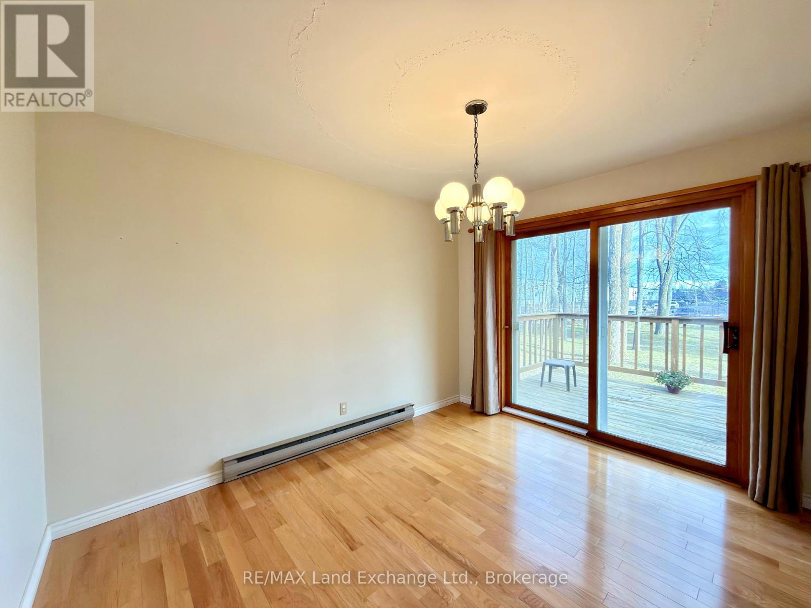 677 Devonshire Road, Saugeen Shores, Ontario  N0H 2C3 - Photo 4 - X12559242