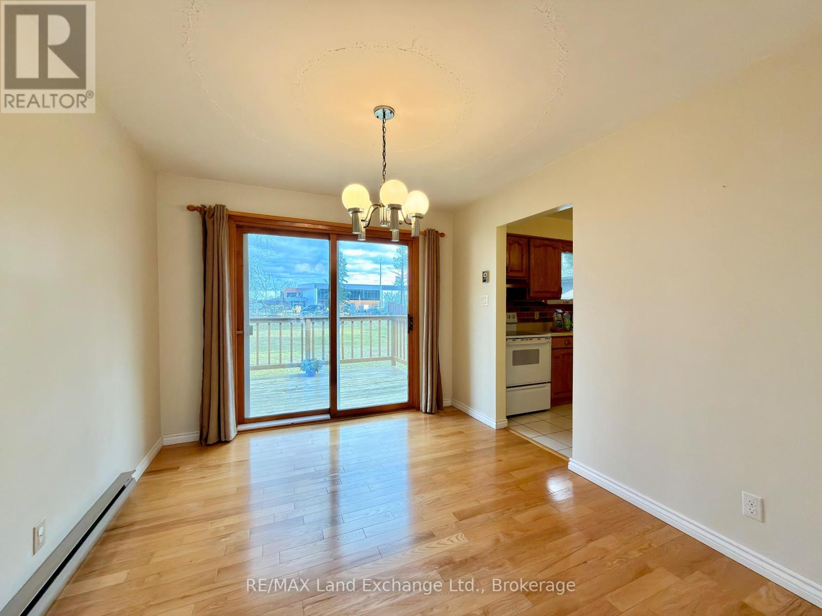 677 Devonshire Road, Saugeen Shores, Ontario  N0H 2C3 - Photo 5 - X12559242