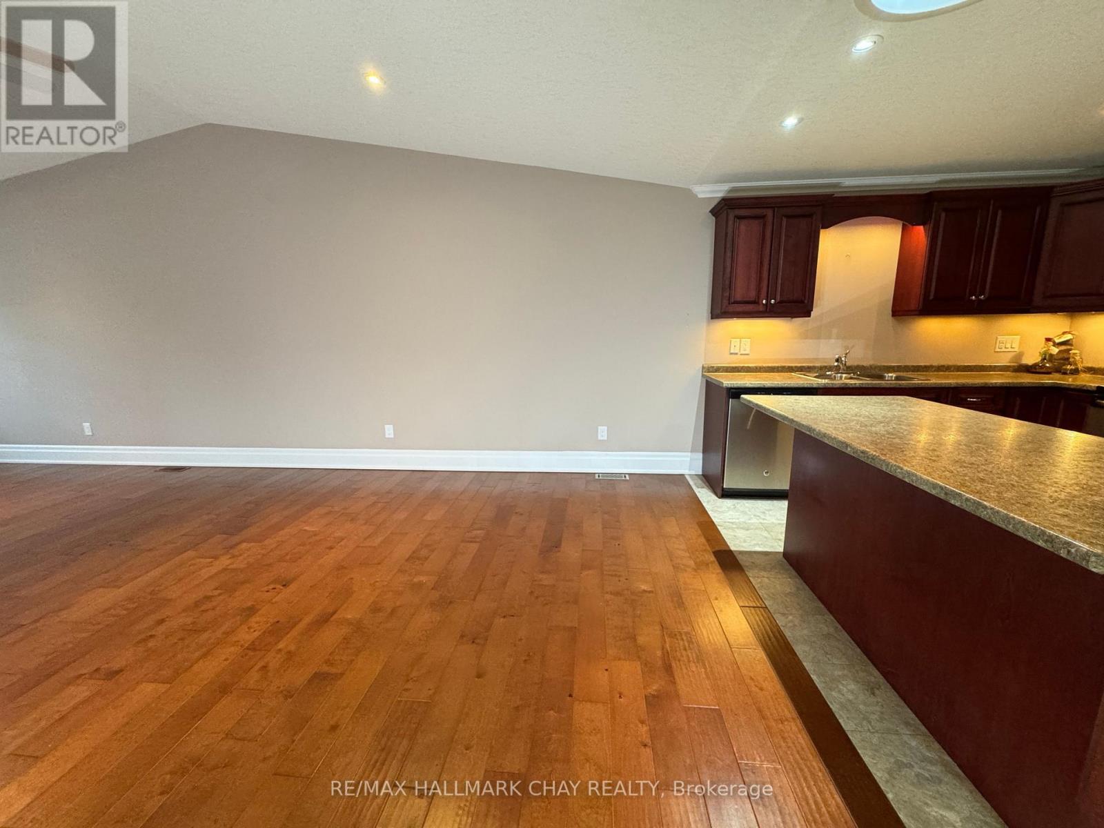 31 Garden Grove Crescent, Wasaga Beach, Ontario  L9Z 0E6 - Photo 10 - S12549226