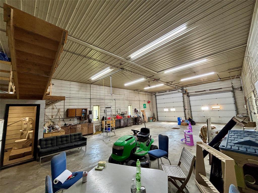 223 Gordon Avenue, Elm Creek, Manitoba  R0G 0N0 - Photo 36 - 202522822