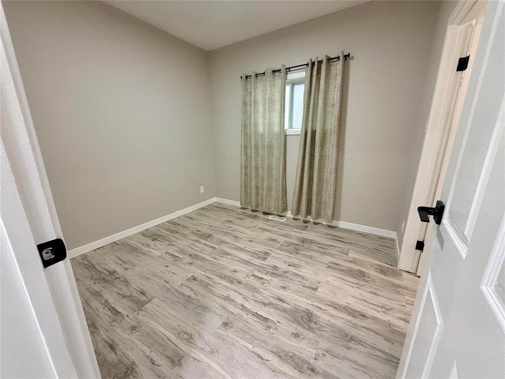 422 Roseberry Street, Winnipeg, Manitoba  R3J 1T5 - Photo 6 - 202527468