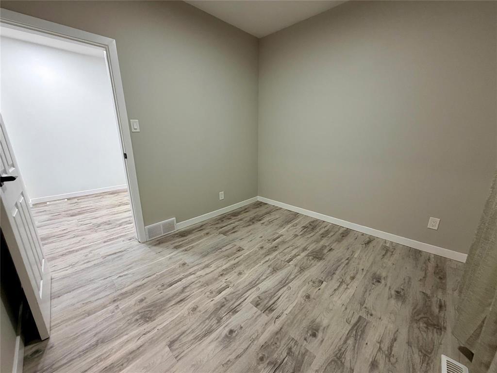 422 Roseberry Street, Winnipeg, Manitoba  R3J 1T5 - Photo 8 - 202527468